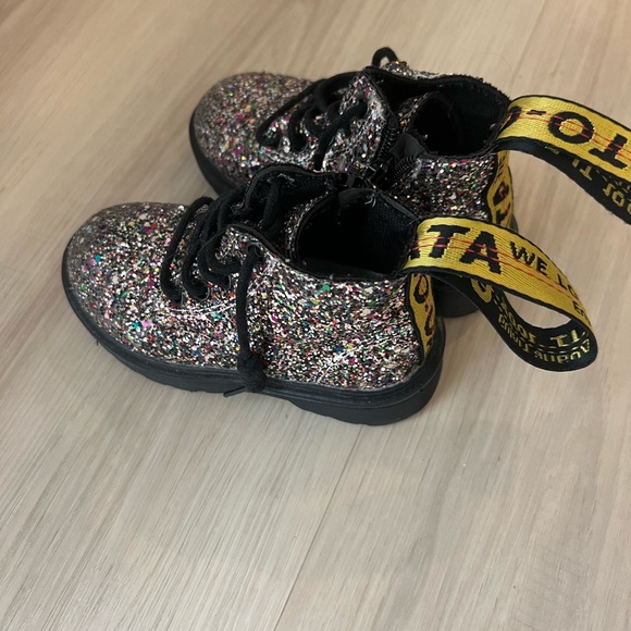 Kids Glitter Combat Boots in toddler size 9/26 - Picture 4 of 5